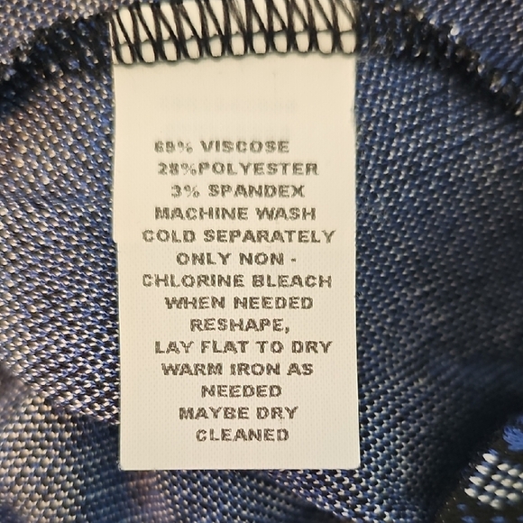 White House Black Market Black and Blue Patterned Tank Top - Picture 4 of 4